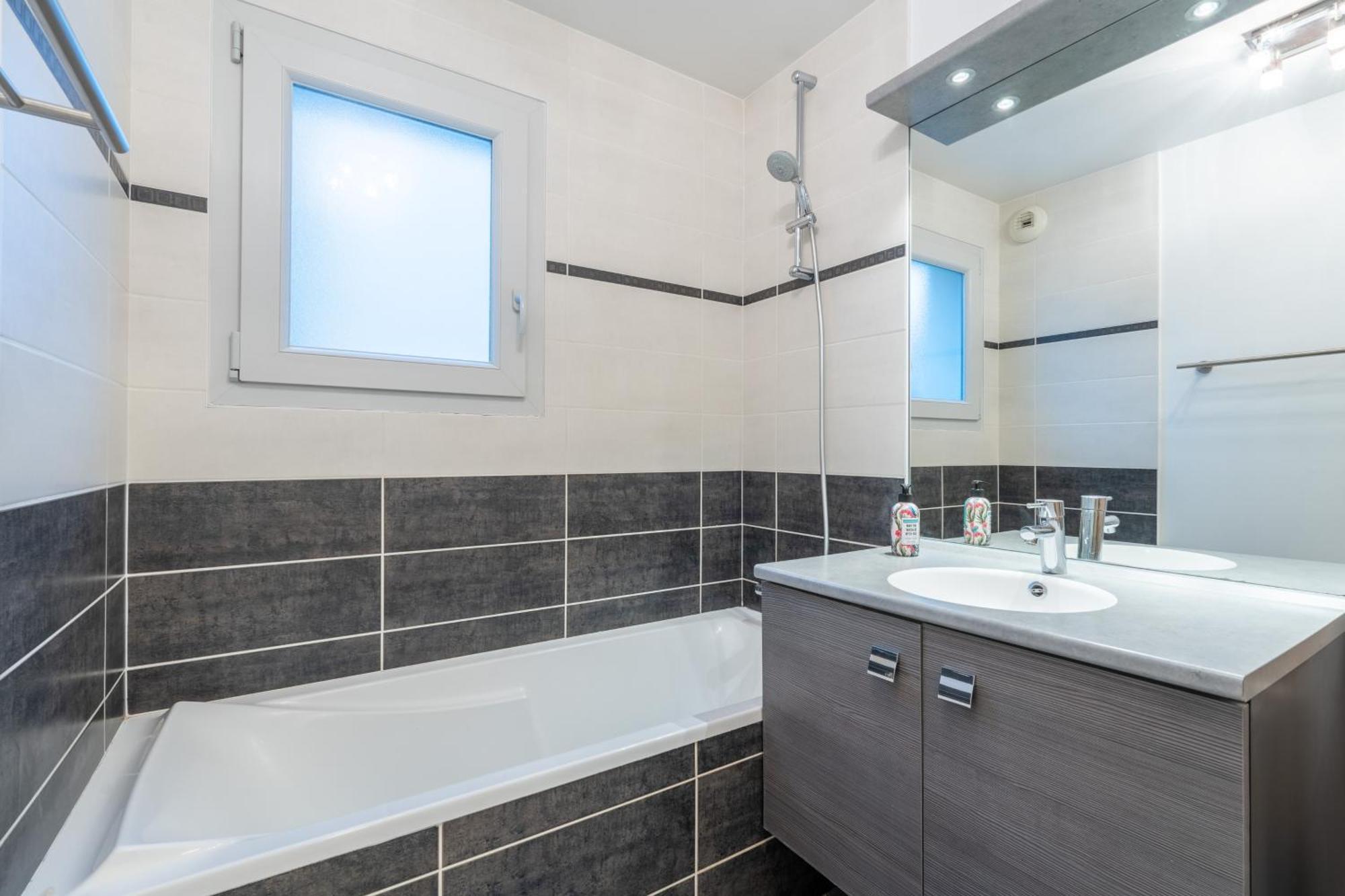 Charmant Appartement A 5 Minutes A Pied De La Vielle Ville Annecy Avec Parking Prive Zewnętrze zdjęcie
